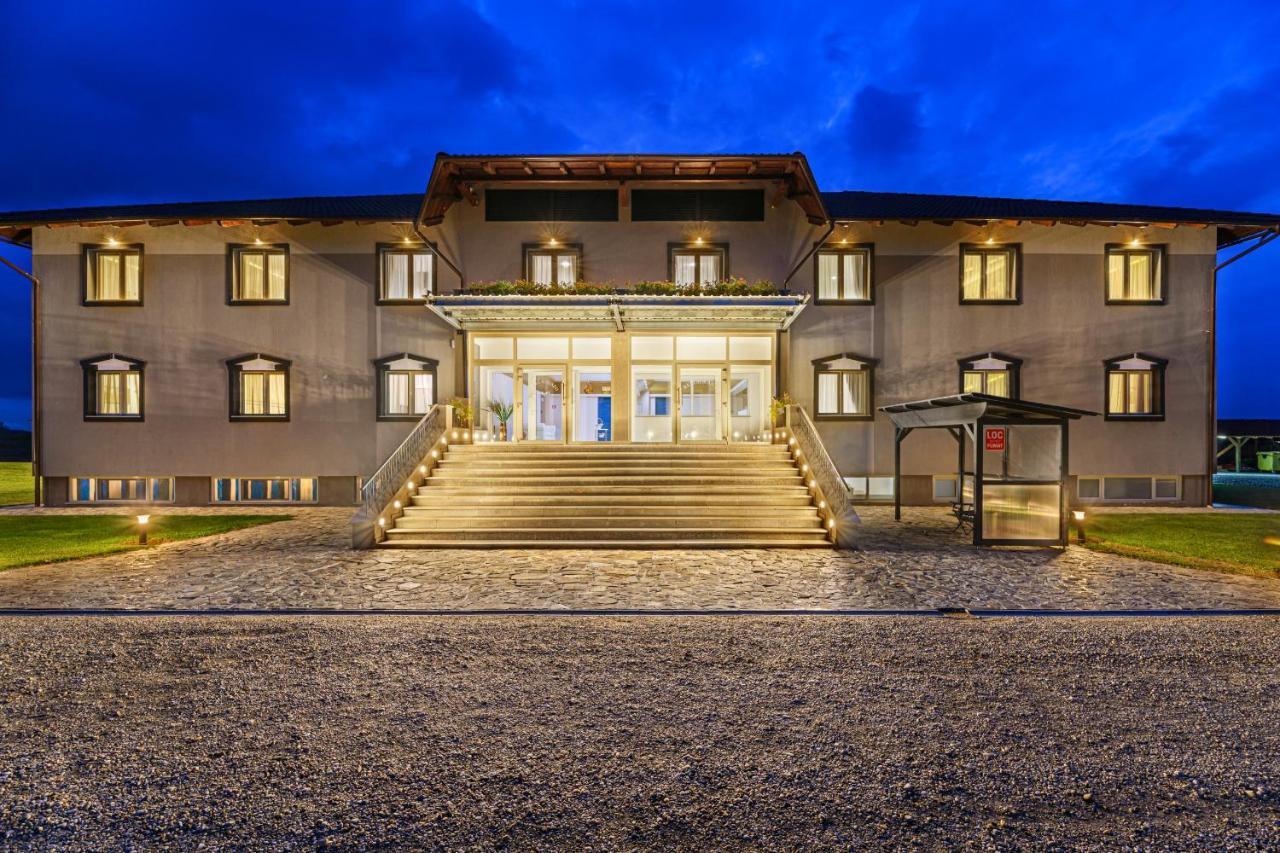 Stejarii Resort Ineu  المظهر الخارجي الصورة